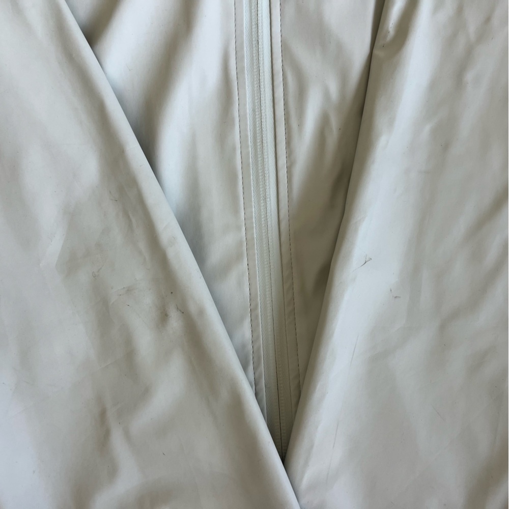 RAINS lightweight shell - Picture 13 of 13